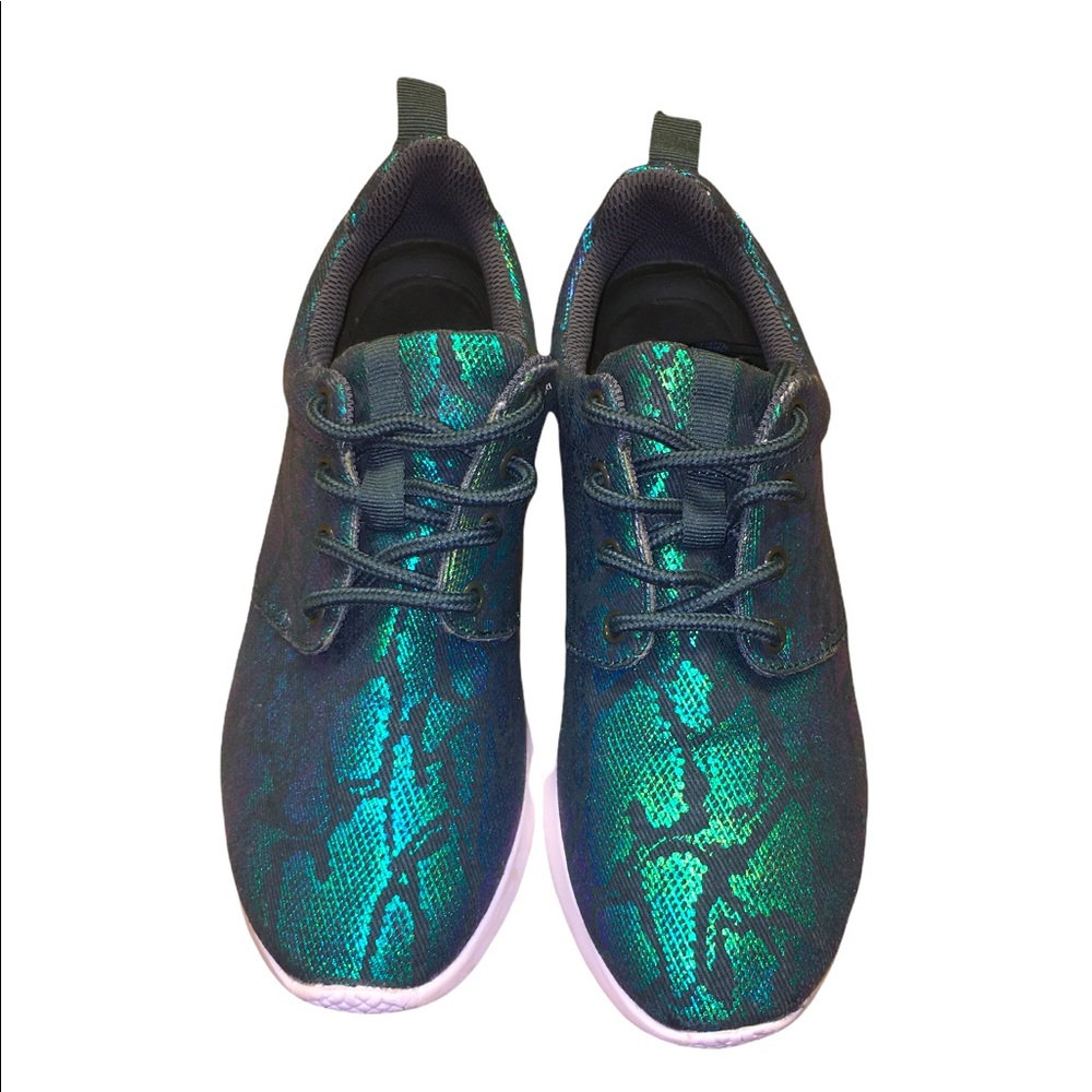 Women’s Gianni Bini Iridescent Snake Print Shoes